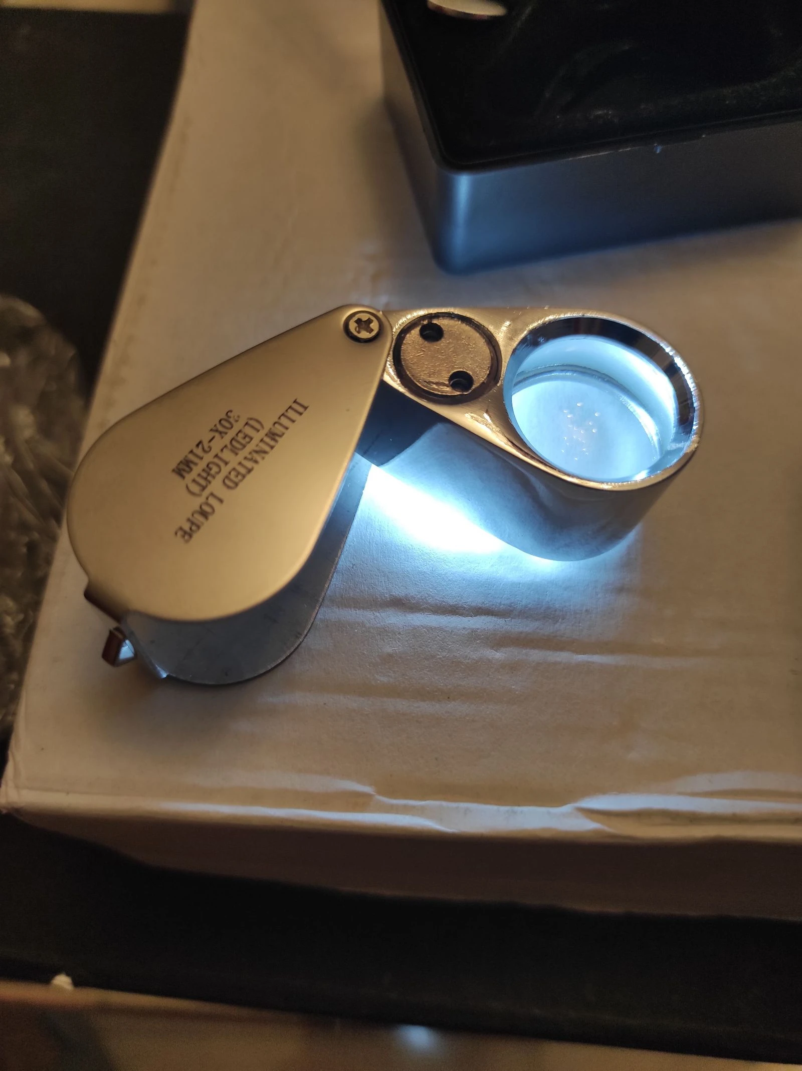 Lupa de bolso metálica com LED para joalheiros ou colecionadores 30x21mm. – photo 8